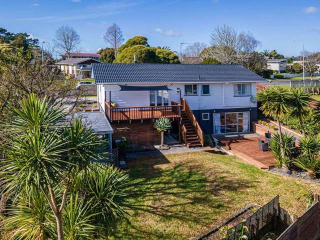 What a flip: West Auckland home scores $1.3m after sellers just tidied the garden