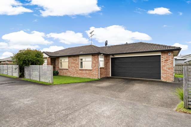 Brick & Tile on 648sqm - Prime Orewa Living!