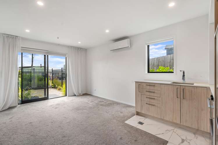 2/45 Vera Road Te Atatu South_8