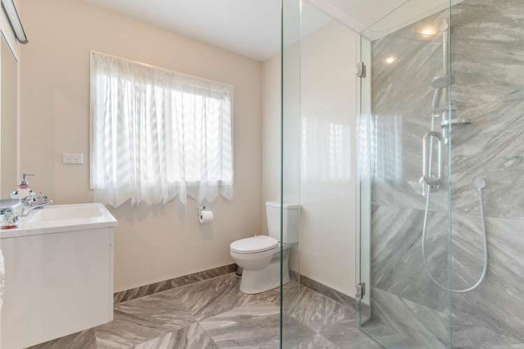 61 Ashmore Park Road Carterton_13