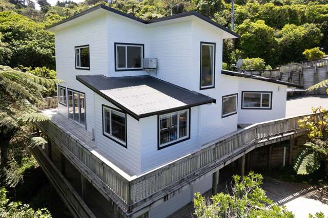 PRIVATE LOCATION! SPACIOUS FAMILY HOME AWAITS