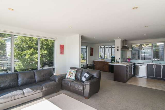 17 Tweed Road Papakowhai_1