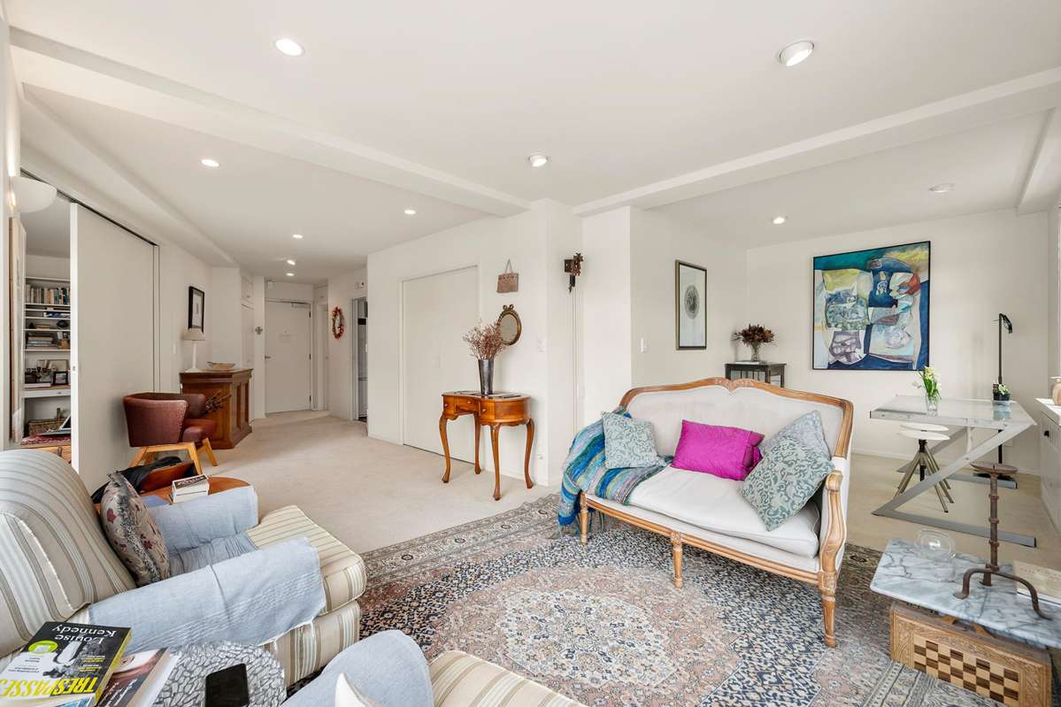 10D/274 Oriental Parade_2