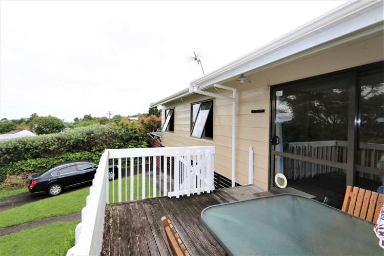 5a Deane Avenue Titirangi_12