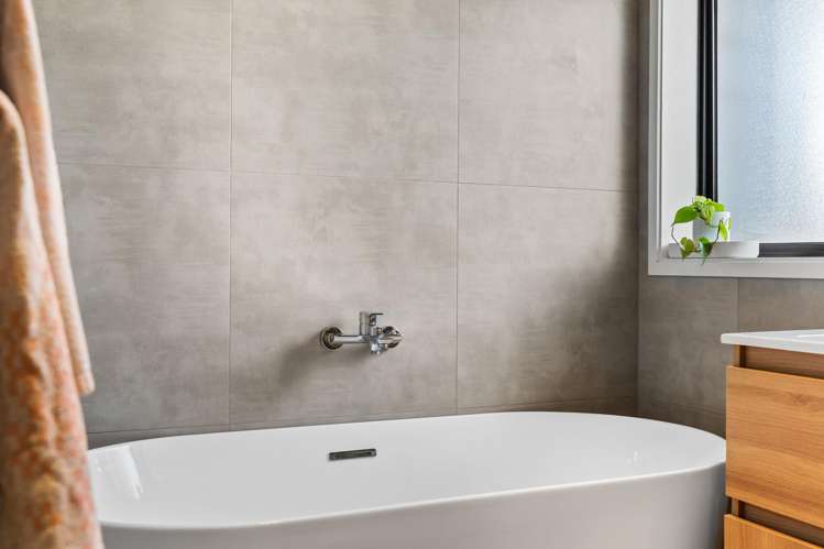 13a Pinewood Grove Botany Downs_14