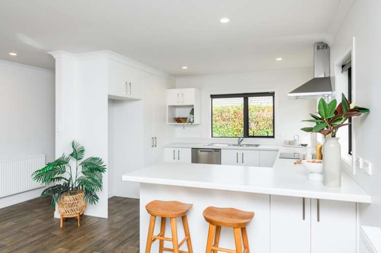 702 Pioneer Highway Takaro_1