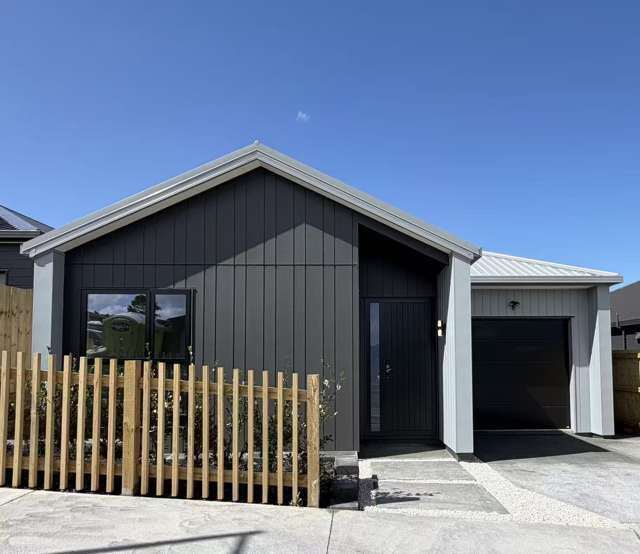 Budget-Friendly Modern 4-Bedroom Retreat