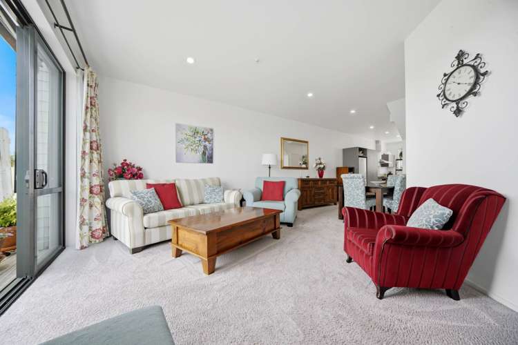 21/22 Northcross drive_2