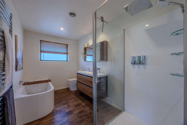 10 Jack Young Place Albert Town_33