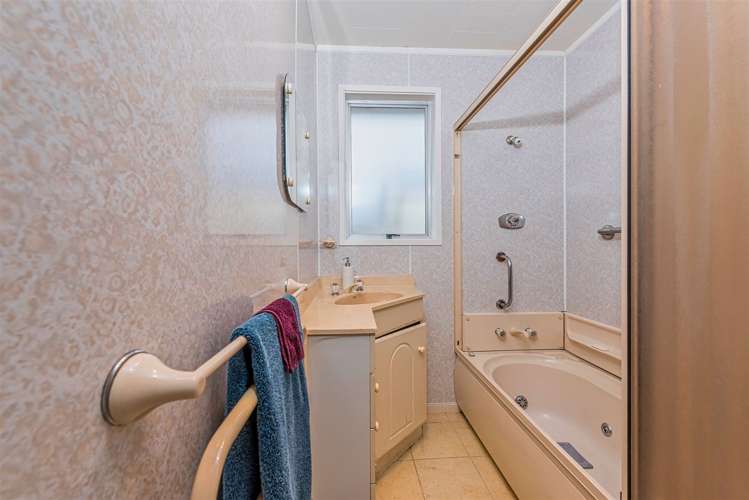 214 Glengarry Road Glen Eden_15