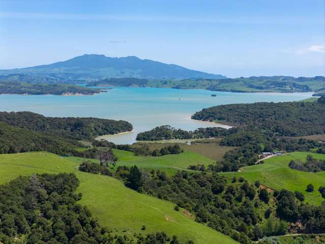 Private 32ha Peninsula