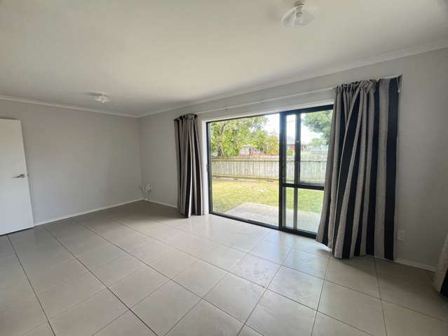 3/2 Swan Crescent Pakuranga_3