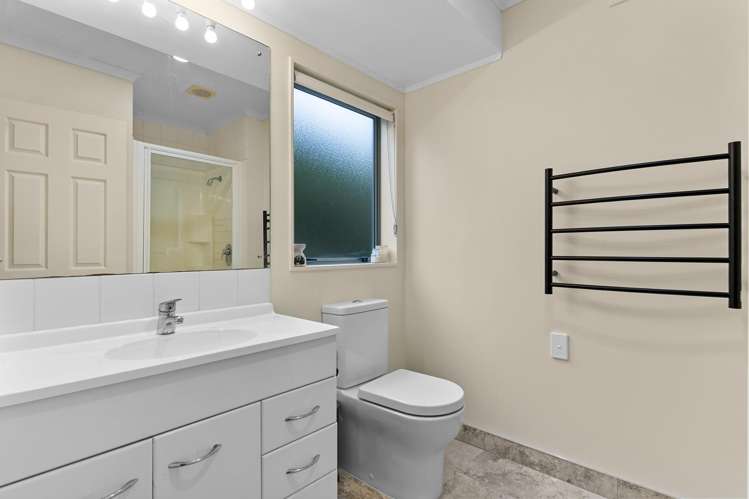 6 Araminta Place Beachlands_11