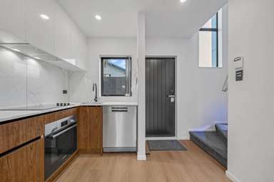 6/72 Tiraumea Drive_3