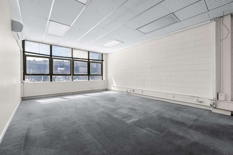 72-76 Queens Drive Hutt Central_13