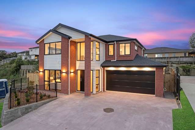 Brand New 5-Bed Home with Panoramic Waitakere View