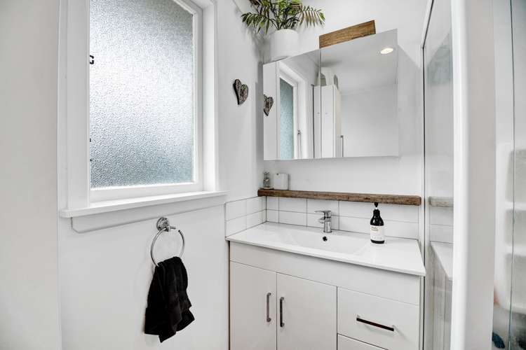 215 Mangorei Road Merrilands_15