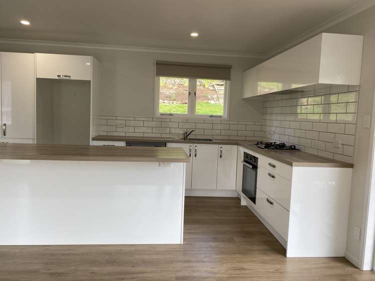 8 Willow Place Horahora_4