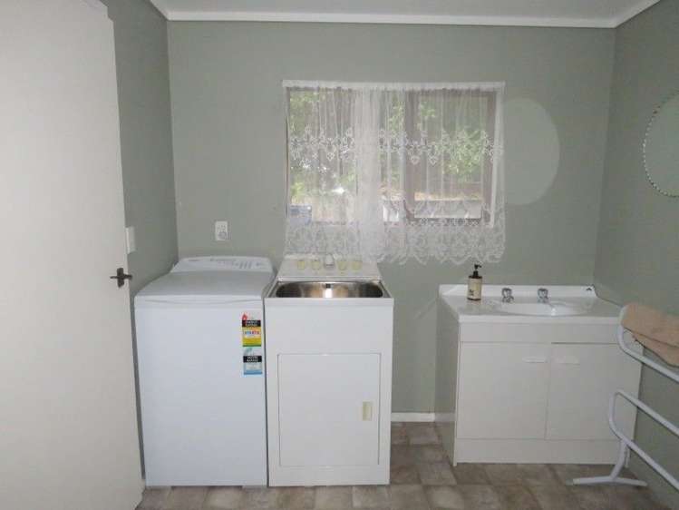 3a Coronation Street Moeraki_13