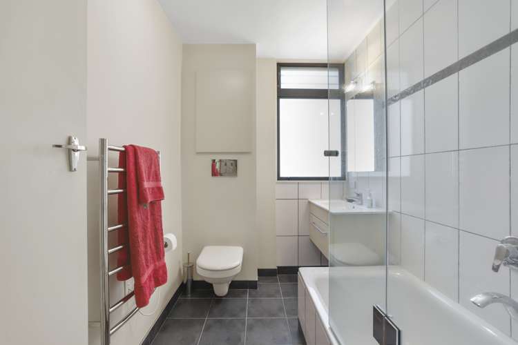 706 Huia Road Parau_17