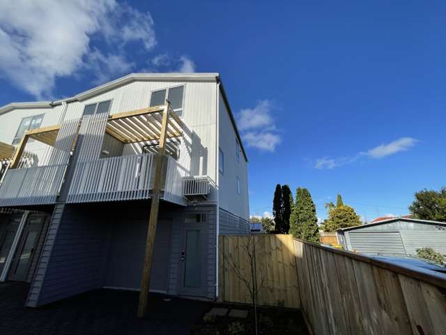 8/2 Moor Avenue Te Atatu Peninsula_2