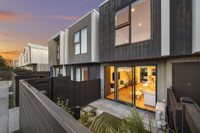 12/82 East Coast Road Milford_1