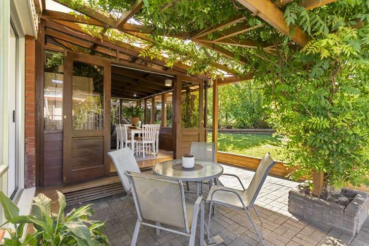 2/16 Girrahween Drive Totara Vale_2