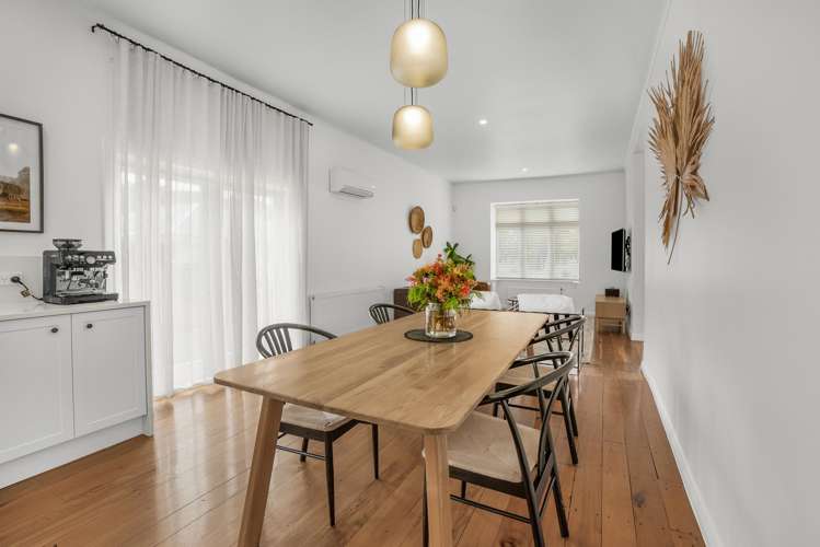 2 Richard Grove Stokes Valley_10