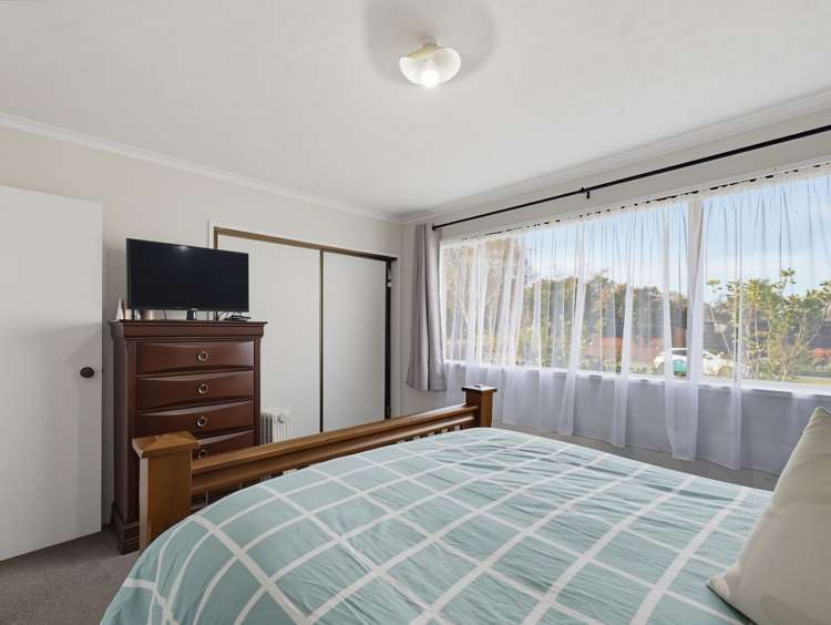 2 Regency Crescent Redwood_10