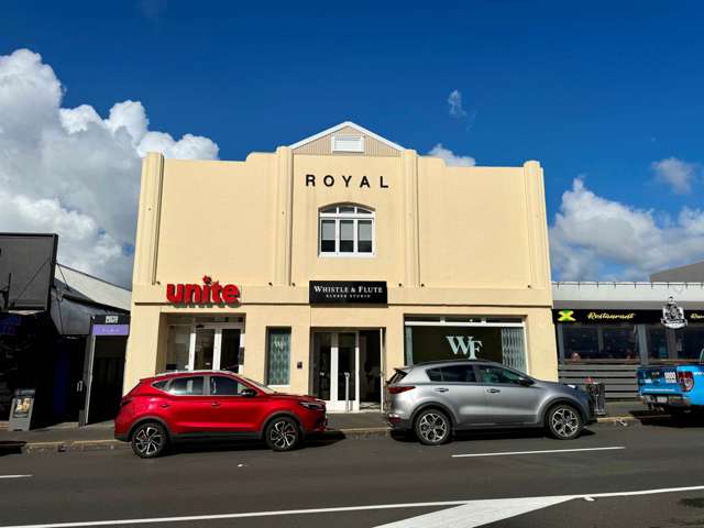 CHARACTER RETAIL IN THE CENTRE OF KINGSLAND