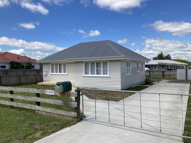 Renovated and Right by the Hakarimata Walkway