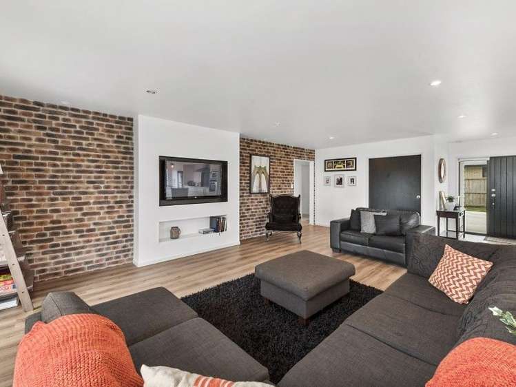 1/11 Errol Close Burbush_8