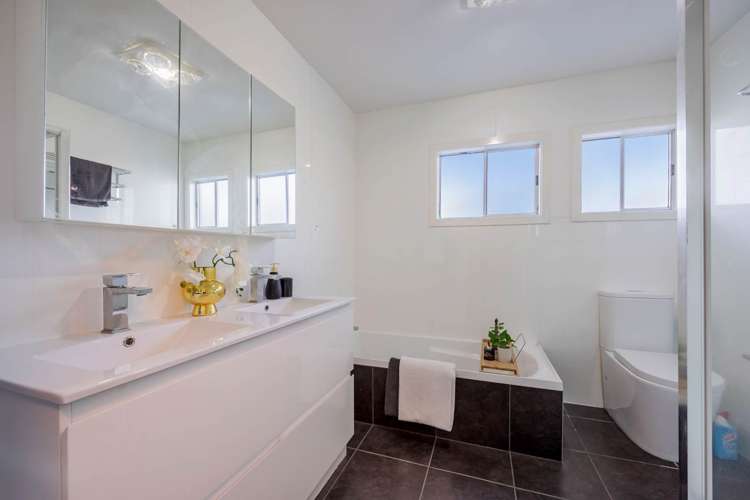 2/3 Glenvale Place Totara Vale_13