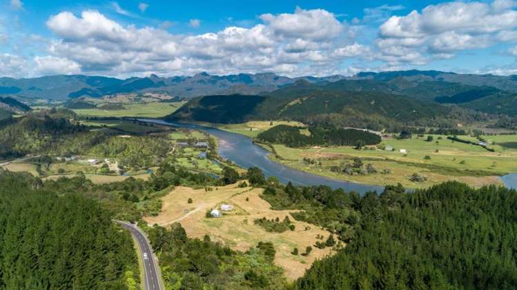 671 Hikuai Settlement Road Pauanui_21