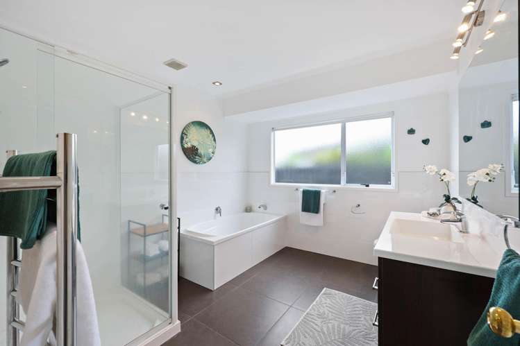 6 Camira Place Botany Downs_22