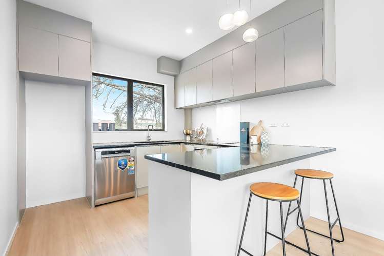 6/4052 Great North Road Glen Eden_7