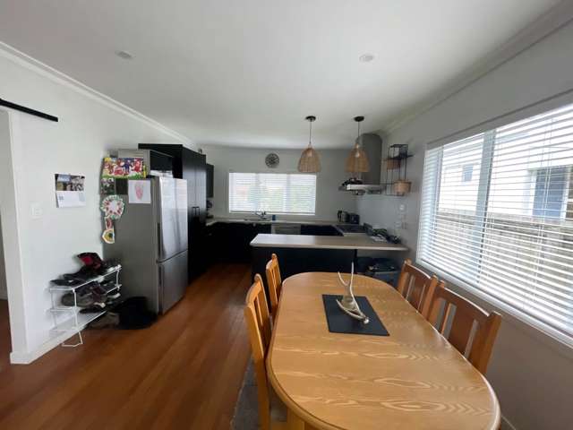 68 Sylvan Crescent Te Atatu South_1