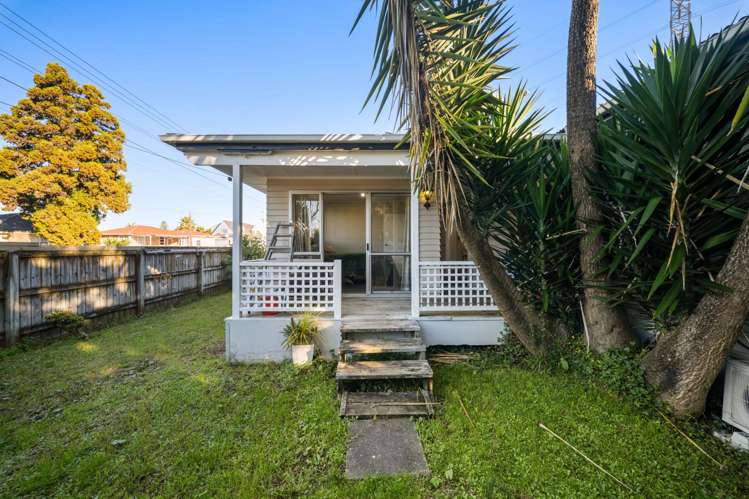 42 Cobham Crescent_2