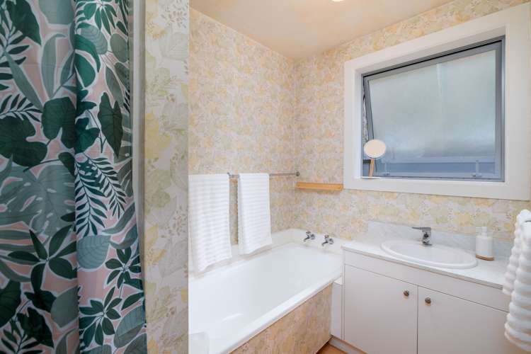 2/36 Camden Street Redwood_8