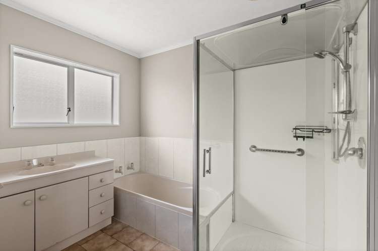4 Knightsbridge Place Taradale_10