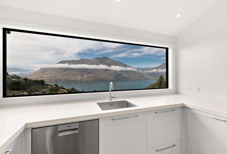 31 Dart Place Fernhill/Sunshine Bay_13