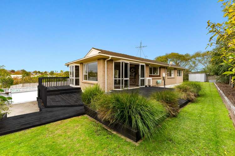 12 Towra Place Botany Downs_18