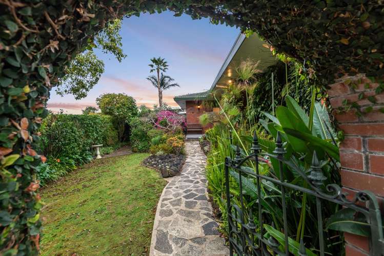 22 John Dee Crescent Red Beach_5