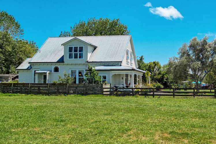 2179 State Highway 16 Helensville_30