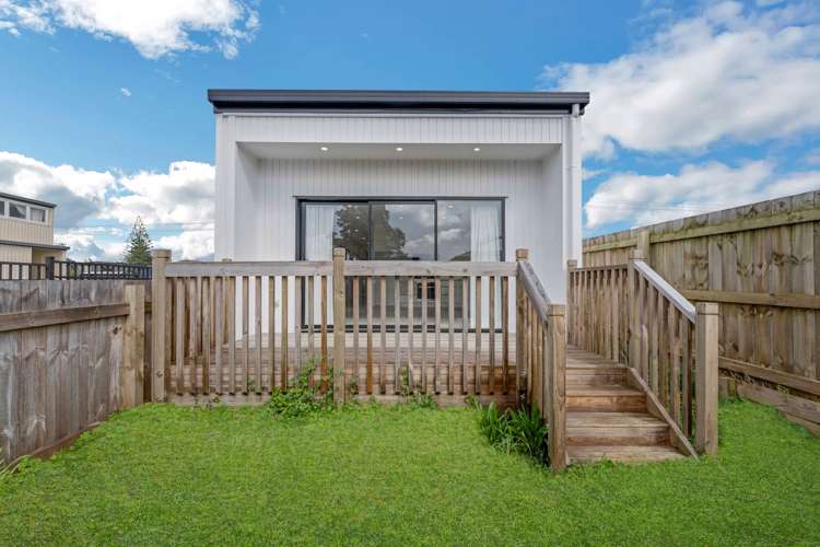 63 Flanshaw Road Te Atatu South_13