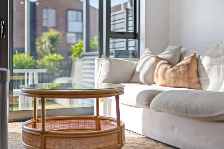 2/73 Hobsonville Point Road_0