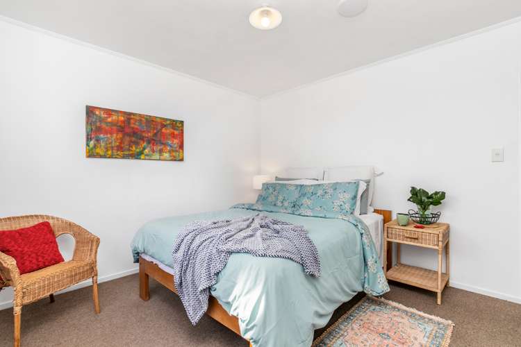 87 Solar Road Glen Eden_15