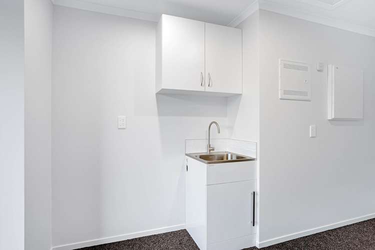 1 London Lane 11373_17