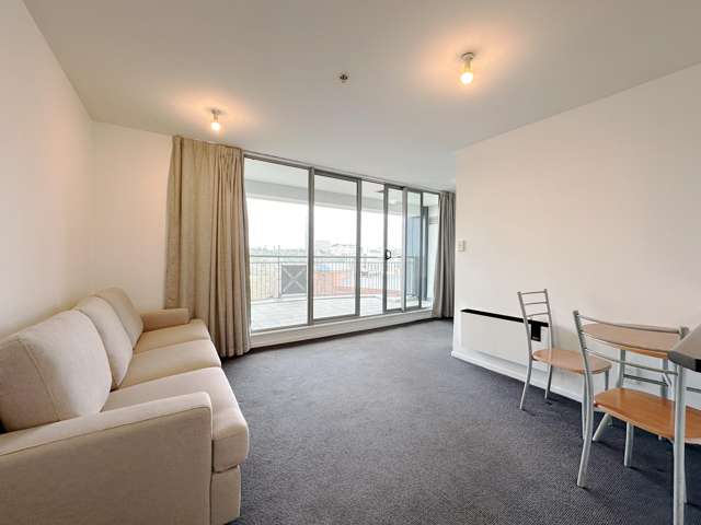 Semi One-Bedroom Apartment | Harbour & City Views | Secure Car Park