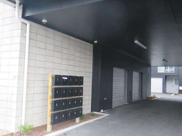 8/100 Knighton Road Hillcrest_2